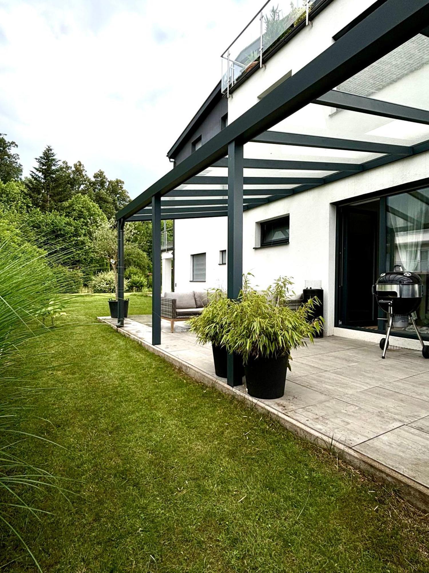 Schoene Wohnung Mit Terrasse Und Parkplatz Velden am Woerthersee Exterior photo