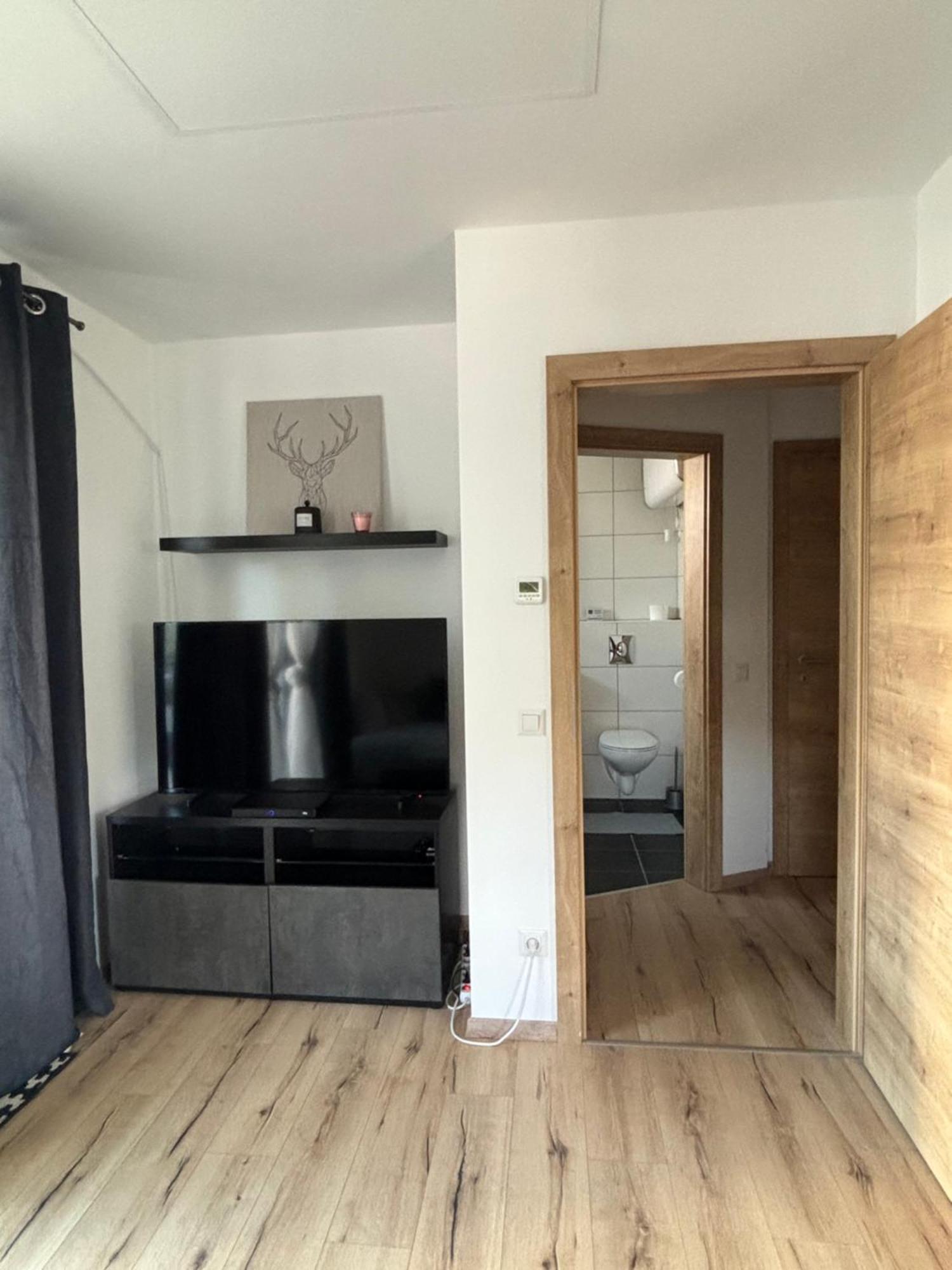 Schoene Wohnung Mit Terrasse Und Parkplatz Velden am Woerthersee Exterior photo