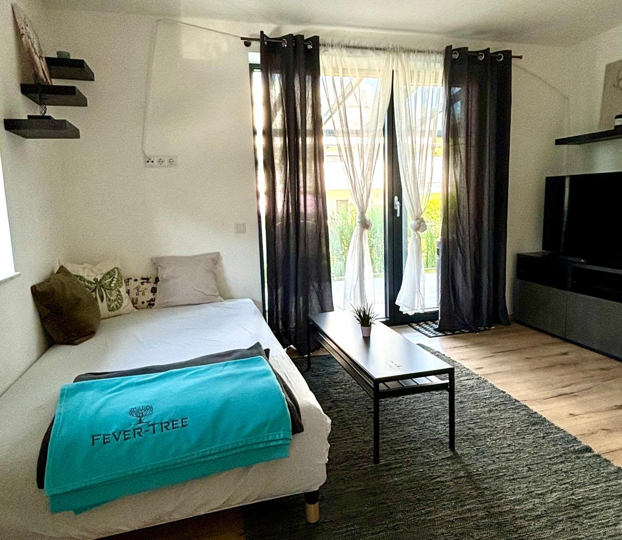 Schoene Wohnung Mit Terrasse Und Parkplatz Velden am Woerthersee Exterior photo