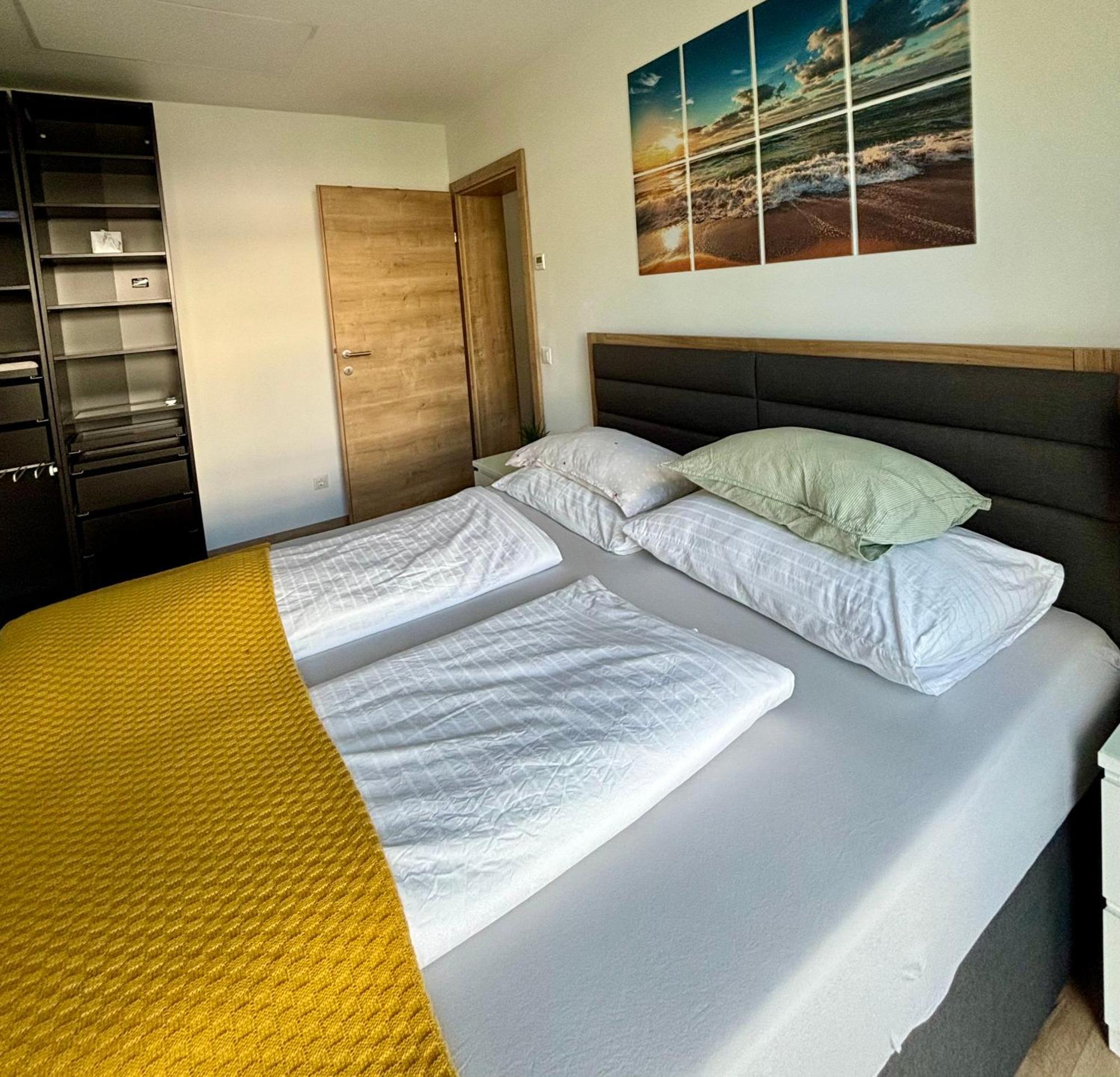 Schoene Wohnung Mit Terrasse Und Parkplatz Velden am Woerthersee Exterior photo