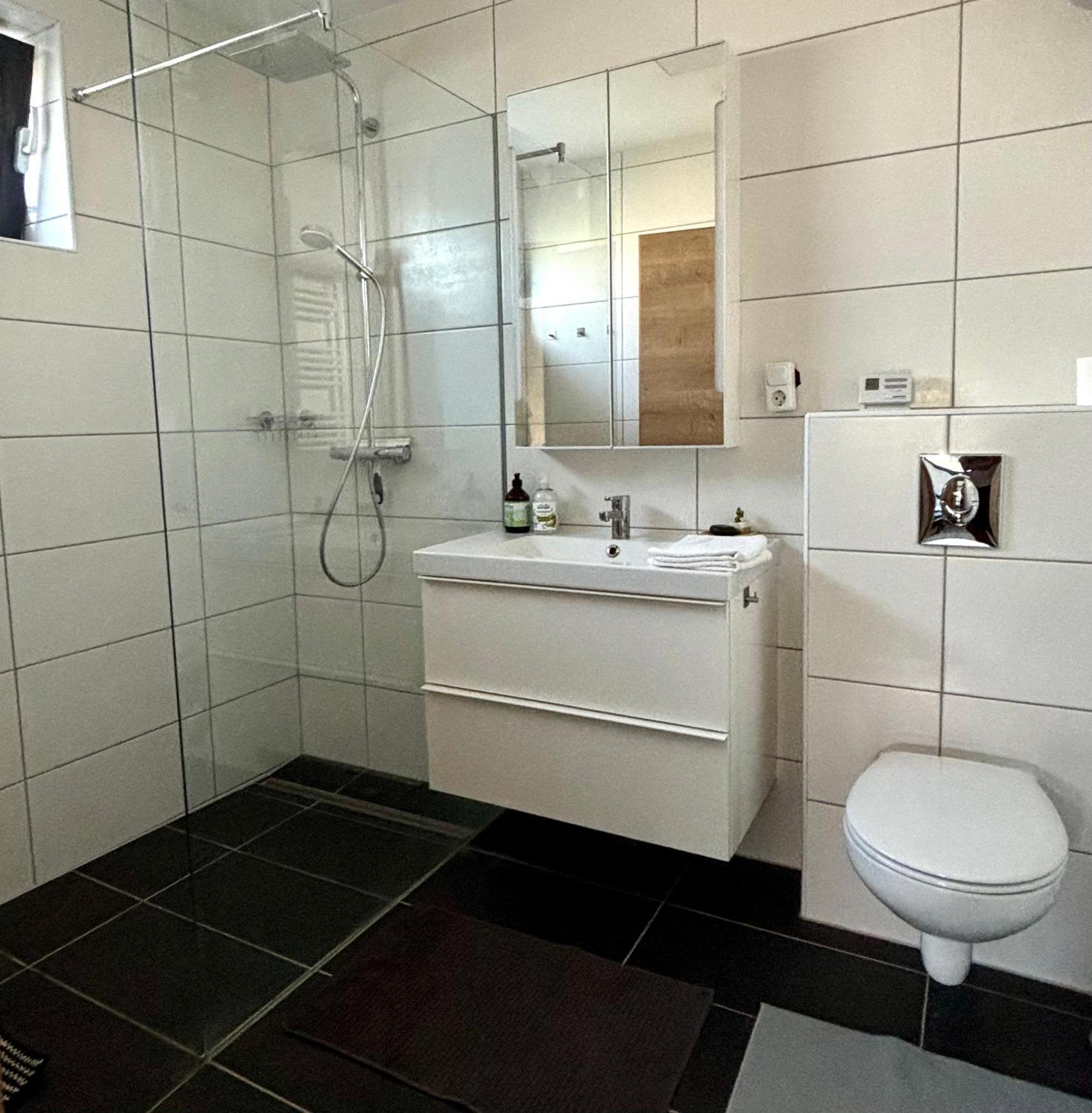 Schoene Wohnung Mit Terrasse Und Parkplatz Velden am Woerthersee Exterior photo