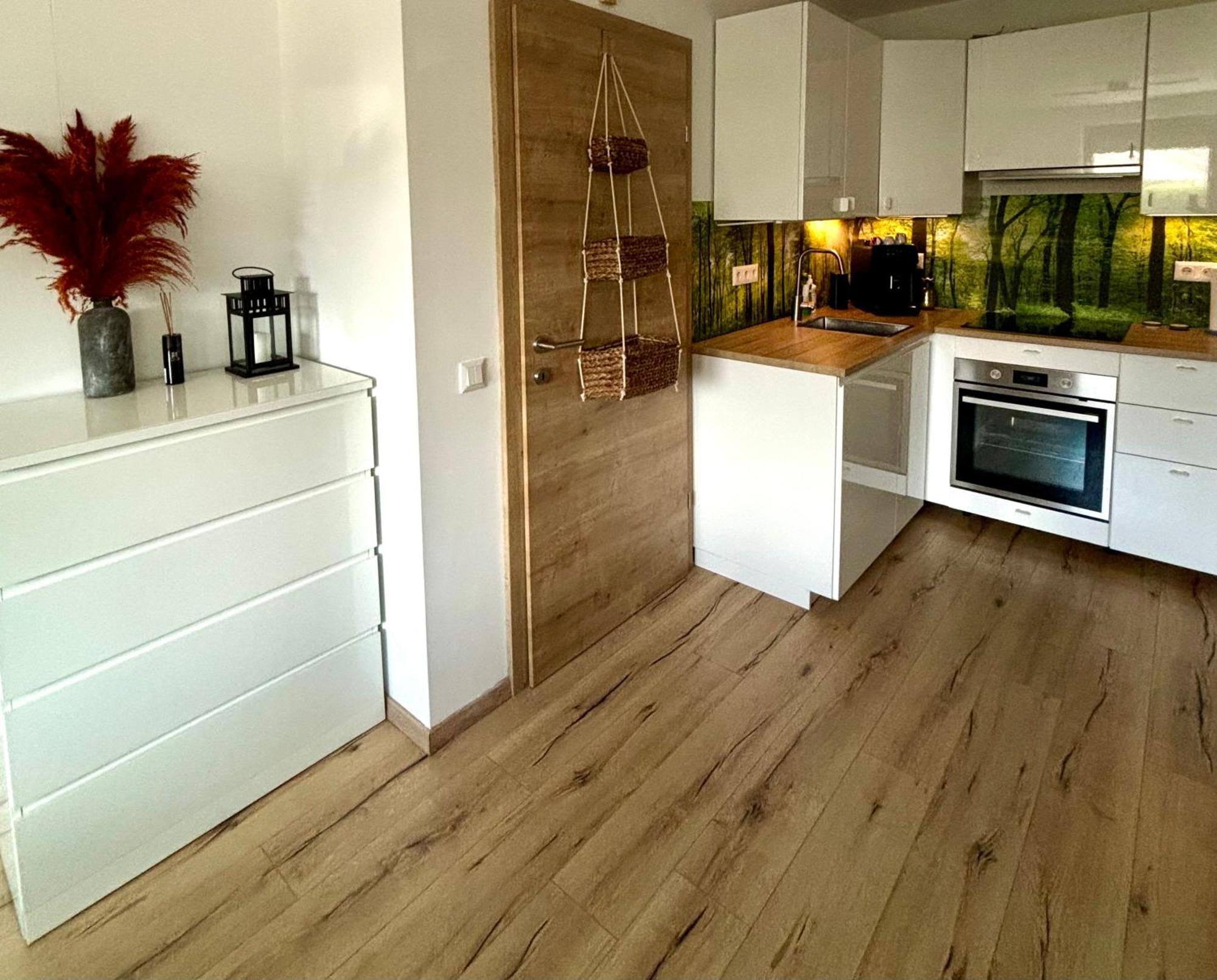 Schoene Wohnung Mit Terrasse Und Parkplatz Velden am Woerthersee Exterior photo